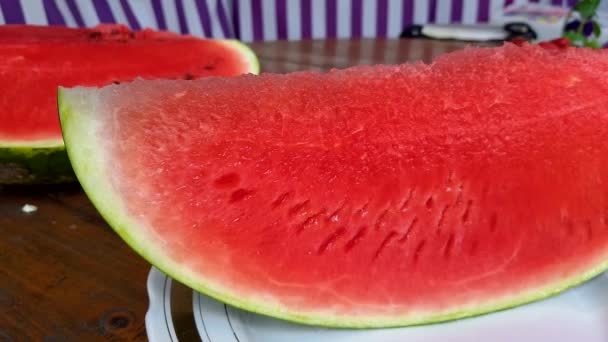 Scheiben rote Wassermelone — Stockvideo