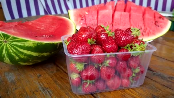 Watermelon with strawbery — Stock Video