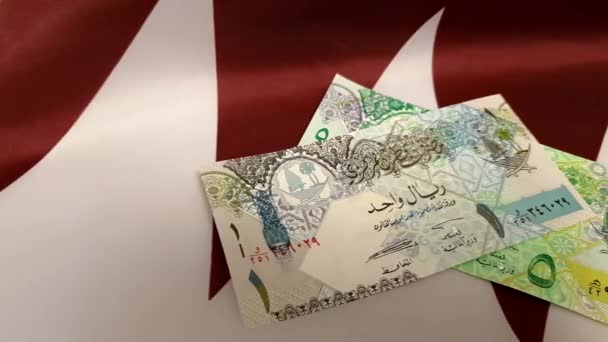 Katar Bayrağı'nda Para — Stok video