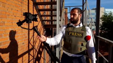 Yayın Gazetecisi. Stringer.