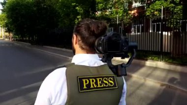 Yayın Gazetecisi. Stringer.