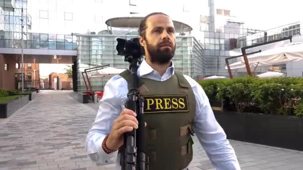 Broadcast journalist. Stringer. — Stockvideo