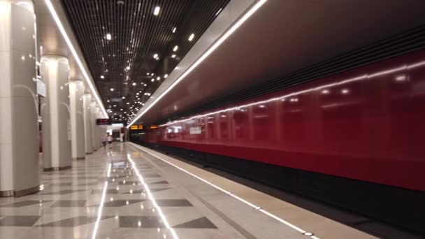 Nowoczesna stacja metra w Moskwie — Wideo stockowe