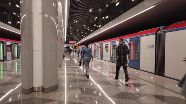 Estación de metro moderna en Moscú — Vídeos de Stock