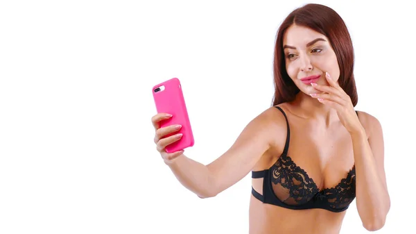 Schöne Brünette Mädchen Machen Selfie Mit Ihrem Smartphone — Stockfoto