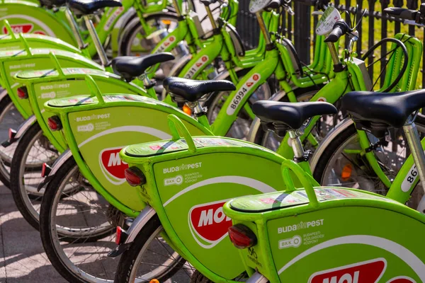 Budapest, Hungary, March 22 2018: BuBi moll rent a bike station in front of the famous Budapest Great market hall — Stock Photo, Image