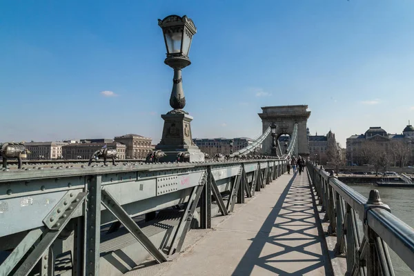 Chain bridge on danube river in budapest city hungary — Stock Photo, Image