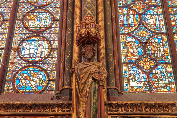 Paris, France, April 01, 2017: The Sainte Chapelle Holy Chapel in Paris, France. The Sainte Chapelle is a royal medieval Gothic chapel in Paris and one of the most famous monuments of the city. — Stock Photo, Image