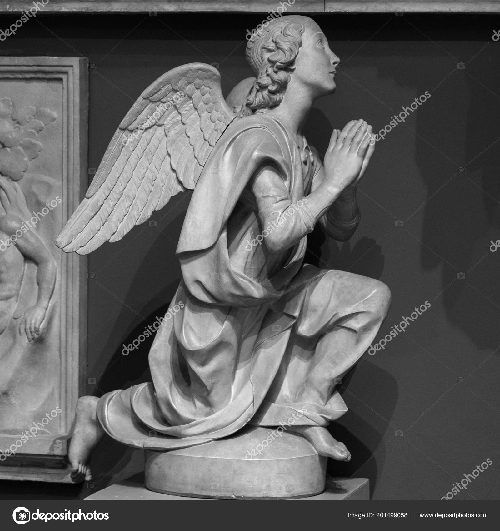 Angel Praying Statue