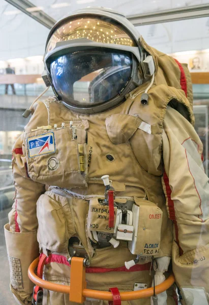 Калуга, Російська Федерація, 17 вересня 2017 році: Російський космонавт скафандрі в Калузі музей космонавтики — стокове фото