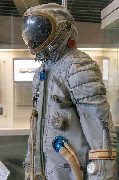 Kaluga, Russia, September 17, 2017: Russian astronaut spacesuit in Kaluga space museum — Stock Photo, Image