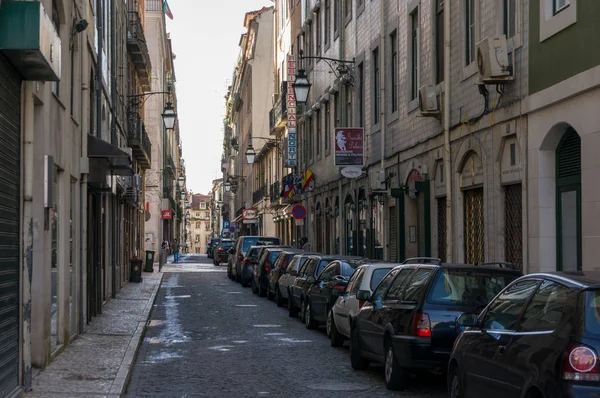 Old Lisbon street in a beautiful summer day — Stock Photo, Image