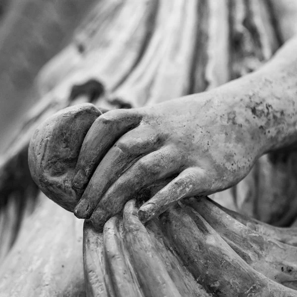 Estatua de piedra detalle de la mano humana — Foto de Stock