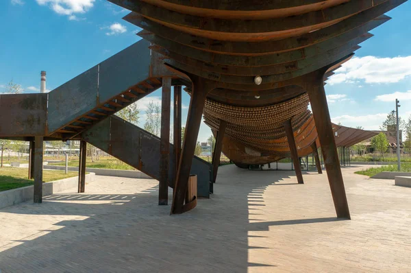 Tufeleva roscha arquitetura parque em Moscou. Dia de verão no passeio de parque de paisagem — Fotografia de Stock