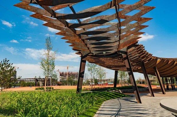 Moscow, Russia - July 06, 2018: Tufeleva roscha architecture park in Moscow. Summer day at landscape park walk — Stock Photo, Image