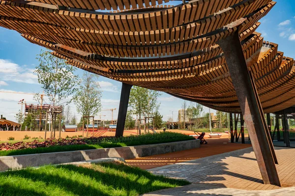 Moscou, Rússia - 06 de julho de 2018: Tufeleva roscha architecture park in Moscow. Dia de verão no passeio de parque de paisagem — Fotografia de Stock