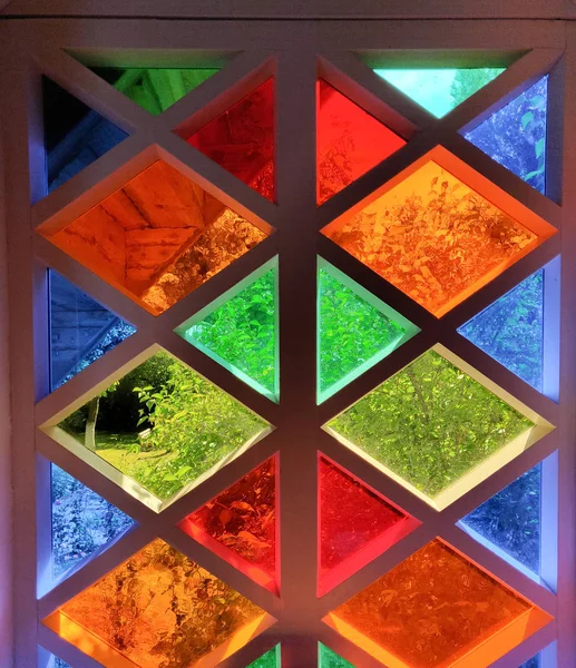 Farbiges Glas in verschiedenen Farben, Rautenform — Stockfoto