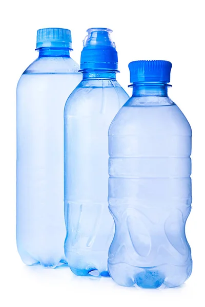 Πλαστικό μπουκάλι νερό σε λευκό φόντο — Φωτογραφία Αρχείου