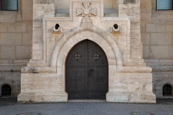 O portão velho porta fechada — Fotografia de Stock