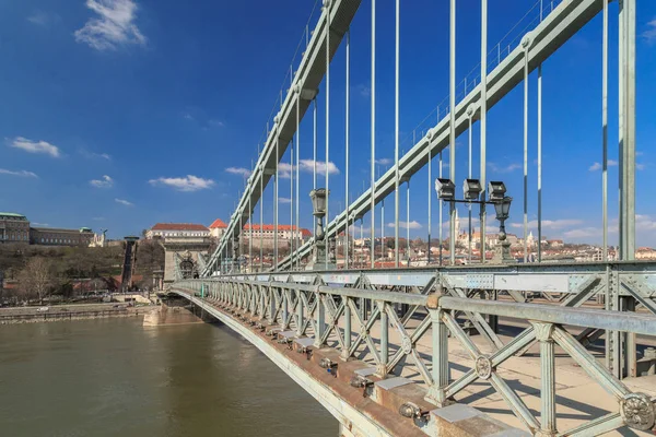 Puente de cadena en el río Danubio en la ciudad hungary budapest — Foto de Stock