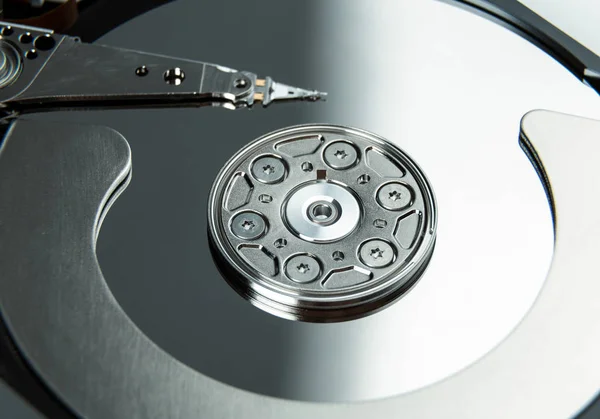 Nahaufnahme geöffneter Computer-Festplatte hdd — Stockfoto