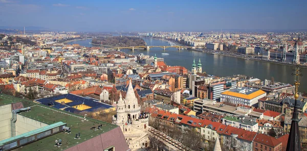 Una vista panorámica de Budapest, el 8 de junio de 2013 en Budapest, Hungría. Budapest por cantidad de población ocupa el noveno lugar en la Unión Europea — Foto de Stock