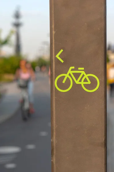 公園で自転車アスファルト道路 — ストック写真