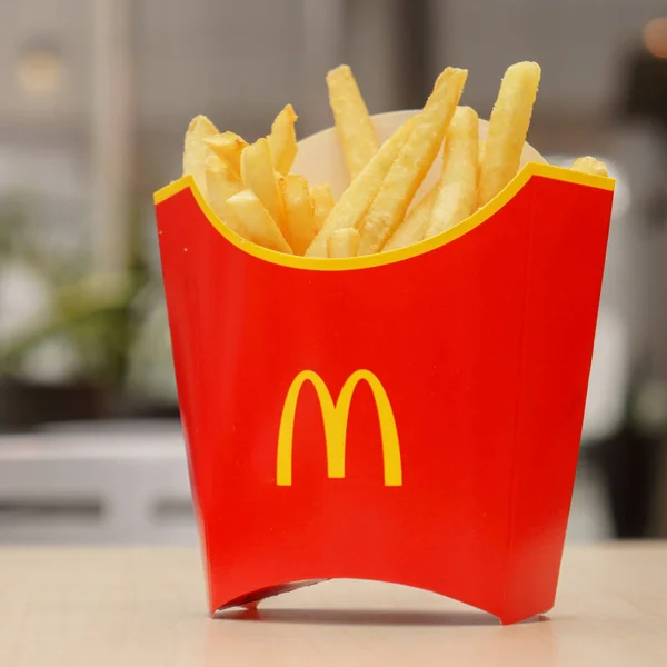 Moskau, russland, 15. märz 2018: mcdonalds big mac hamburger menu, Pommes frites und coca cola — Stockfoto