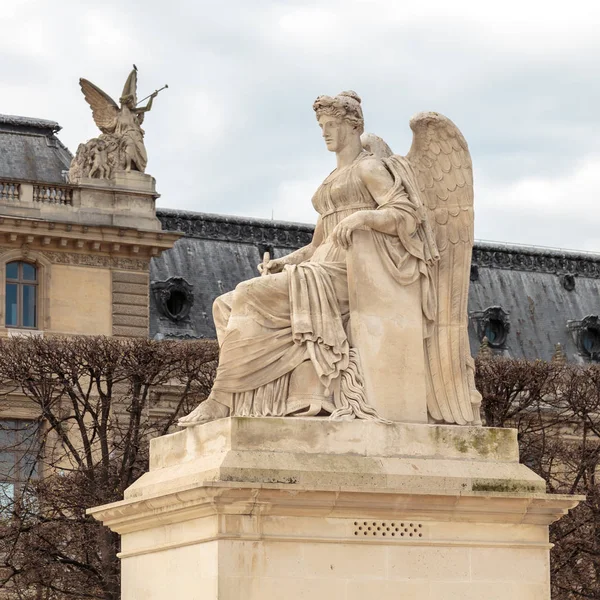 Παρίσι, Γαλλία, 28 Μαρτίου 2017: Αλληγορία άγαλμα της νικηφόρα Γαλλίας, κοντά στο Arc de Triomphe du Carrousel, Παρίσι — Φωτογραφία Αρχείου