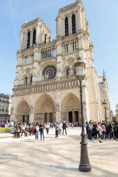 Paris, France, March 27 2017: Tourists visiting the Cathedrale Notre Dame de Paris is a most famous cathedral 1163 - 1345 on the eastern half of the Cite Island — Stock Photo, Image