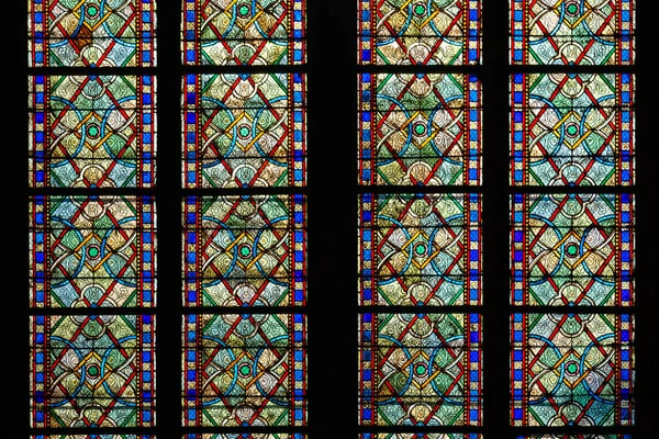 Paris, França, 27 de março de 2017: Famosa catedral de Notre Dame vitrais. Património Mundial da UNESCO. Paris, França — Fotografia de Stock