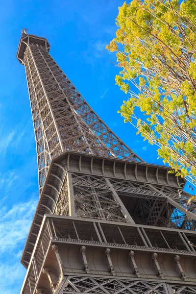 Paris, france, märz 30 2017: tower eiffel, paris, vom park aus gesehen — Stockfoto