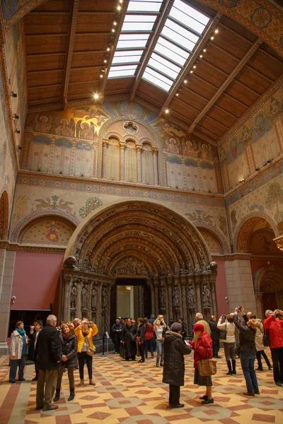 Budapest, Magyarország - március 27, 2018: Felújított román hall a budapesti Szépművészeti Múzeum — Stock Fotó