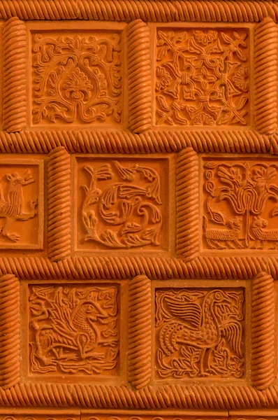 Традиционный русский орнамент на плитке из глины — стоковое фото