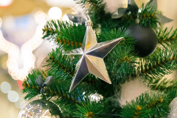 Stjärna formad Juldekoration och lampor — Stockfoto