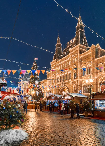 Москва, Россия - 5 декабря 2017 года: Елочный торговый дом ГУМ на Красной площади в Москве, Россия — стоковое фото