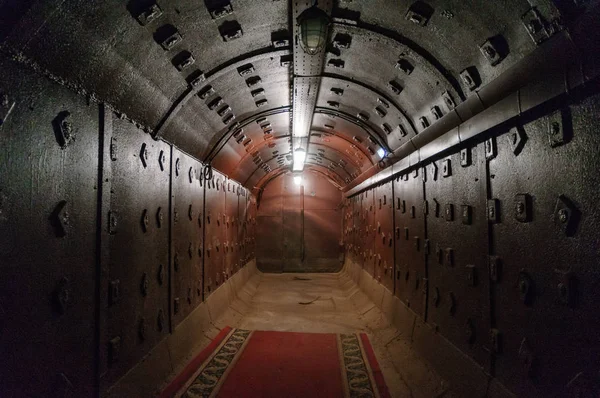 Moskva, Ryssland - 25 oktober 2017: Tunnel på Bunker-42, anti-nukleära underjordisk anläggning byggdes 1956 som befaller postar av strategiska kärnvapen styrkorna i Sovjetunionen — Stockfoto