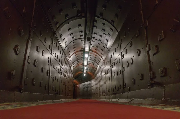 Москва, Россия - 25 октября 2017 года: Тоннель на Бункере-42, анти-ядерный подземный объект, построенный в 1956 году в качестве командного пункта стратегических ядерных сил Советского Союза — стоковое фото