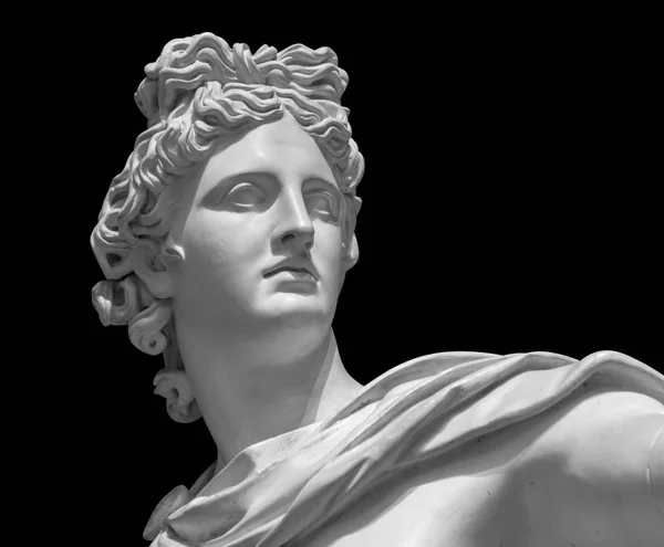 Porträtt av en gipsstaty av Apollo isolerad på svart — Stockfoto