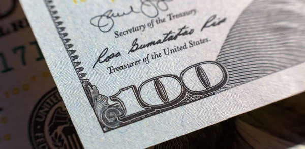 Benjamin Franklin twarz na nas sto Dolar bill makro na białym tle, Stany pieniądze zbliżenie — Zdjęcie stockowe