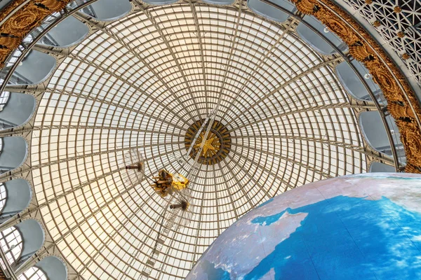 Moscow, Russia - November 28, 2018: Glass dome of the Space Cosmos pavilion at VDNH - Exhibition of Achievements of National Economy — Stock Photo, Image