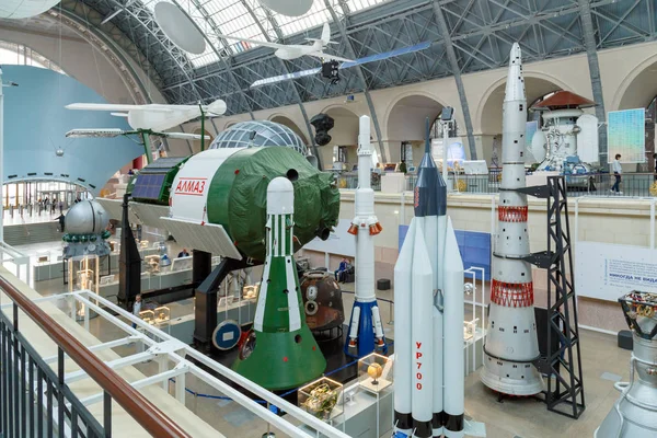 Moscow, Russia - November 28, 2018: Interior of the Space pavilion at VDNH — Stock Photo, Image