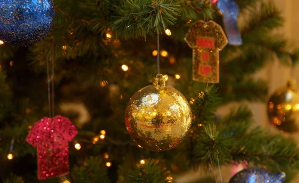 Natal tradicional ou abeto decorado ano novo — Fotografia de Stock