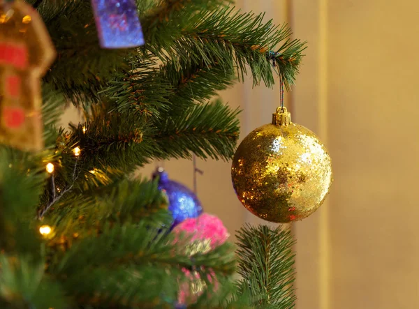 Традиционное рождество или новогодняя елка — стоковое фото