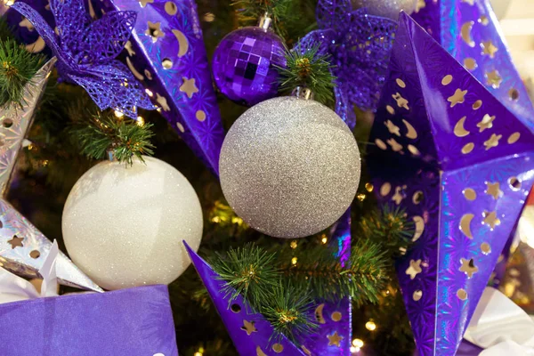 Natale tradizionale o abete decorato anno nuovo — Foto Stock