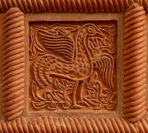 Традиционный русский орнамент на плитке из глины — стоковое фото