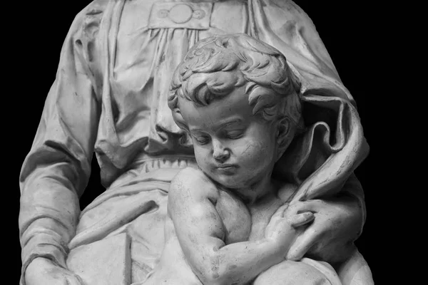 Statue en marbre un enfant avec sa mère — Photo