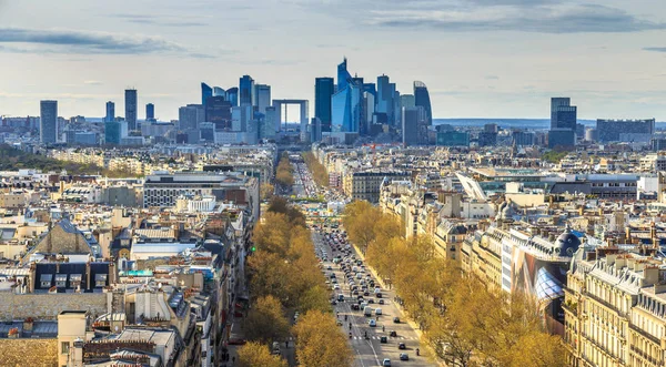 Obchodní oblasti La defense, la grande armee avenue. pohled od arc de triomphe. Paříž, Francie, Evropa — Stock fotografie