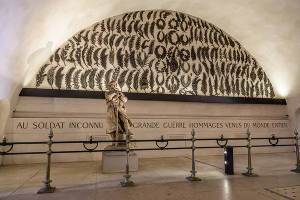 Aris, France, March 29 2017: Interior of Famous Arc de Triomphe, Paris, France — Stock Photo, Image