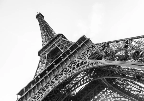 Een abstracte weergave van details van de Eiffeltoren in zwart-wit, Paris, Frankrijk — Stockfoto